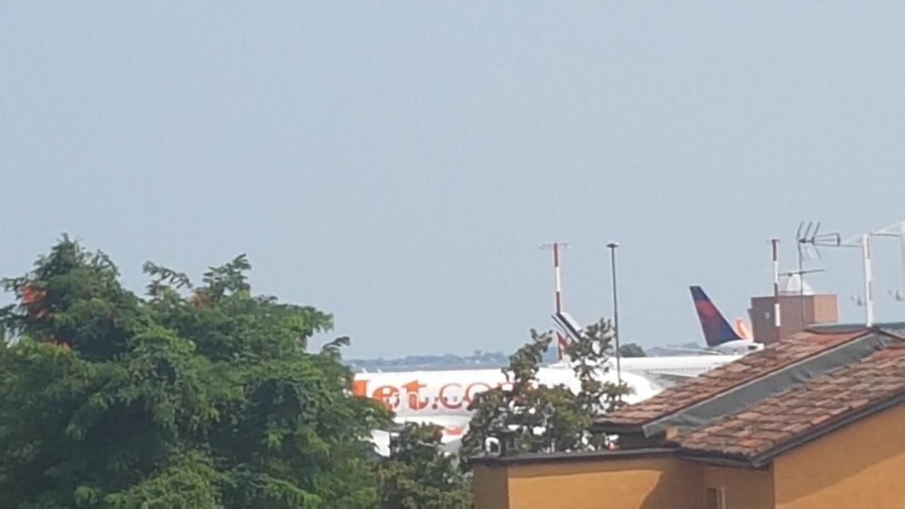 B&B "Gabriel&Melissa" Airport View - Nuova - Ristrutturato Gennaio 2022 Tessera Bagian luar foto