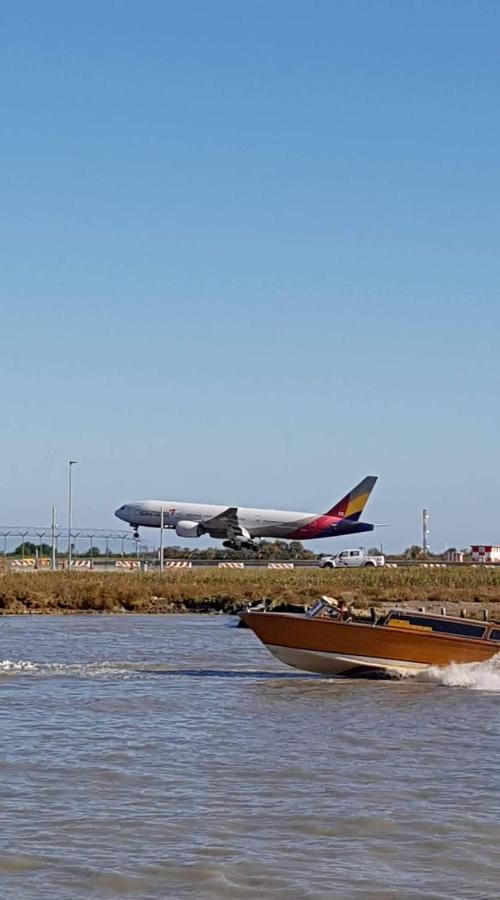 B&B "Gabriel&Melissa" Airport View - Nuova - Ristrutturato Gennaio 2022 Tessera Bagian luar foto
