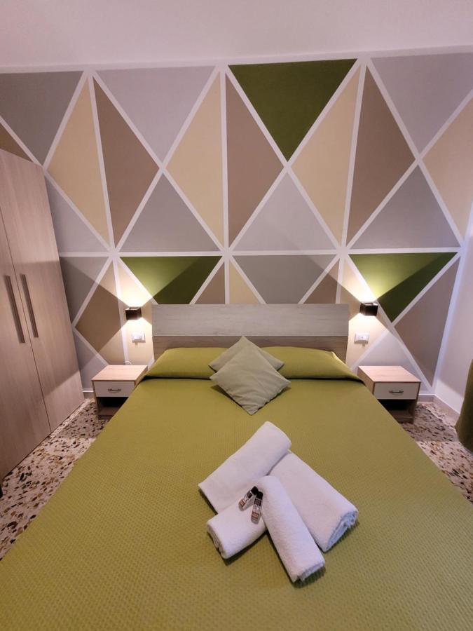B&B "Gabriel&Melissa" Airport View - Nuova - Ristrutturato Gennaio 2022 Tessera Bagian luar foto